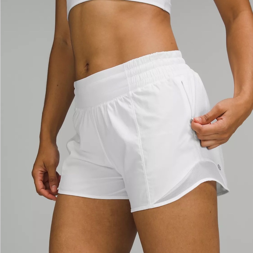 Lululemon - Hotty Hot Low-Rise Short 4” Lined